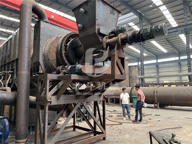 天津客戶(hù)訪問(wèn)我公司考察棕櫚殼炭化爐